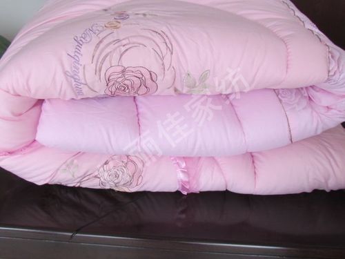  云南粉丽佳工贸有限公司是家纺,床上用品等产品专业生产加工的